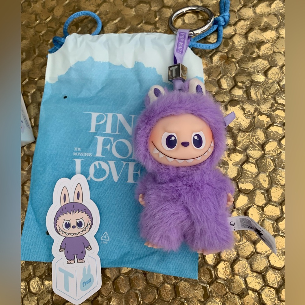 POPMART The Monsters Pin For Love Series-Vinyl Plush Pendant Trust (T) - Picture 2 of 5